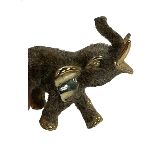Flocked Grey Elephant Brooch Pin Gold Tone 1.5" Enamel Vintage Jewelry - Picture 2 of 12